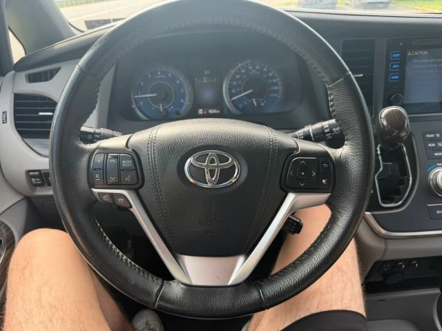 Used 2017 Toyota Sienna XLE w/ XLE Navigation Package FWD image 18