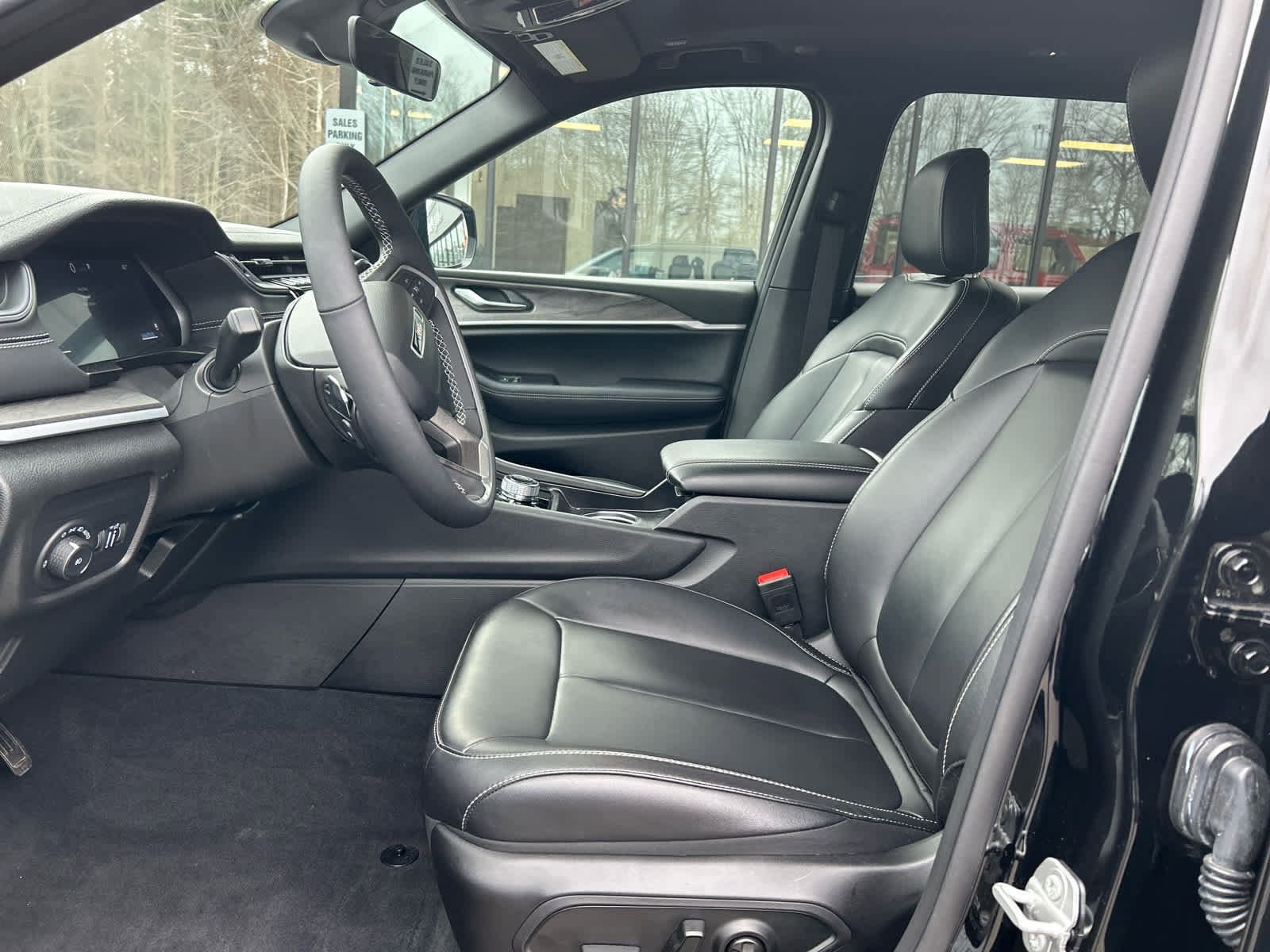 Used 2025 Jeep Grand Cherokee L Limited w/ Black Appearance Package image 21