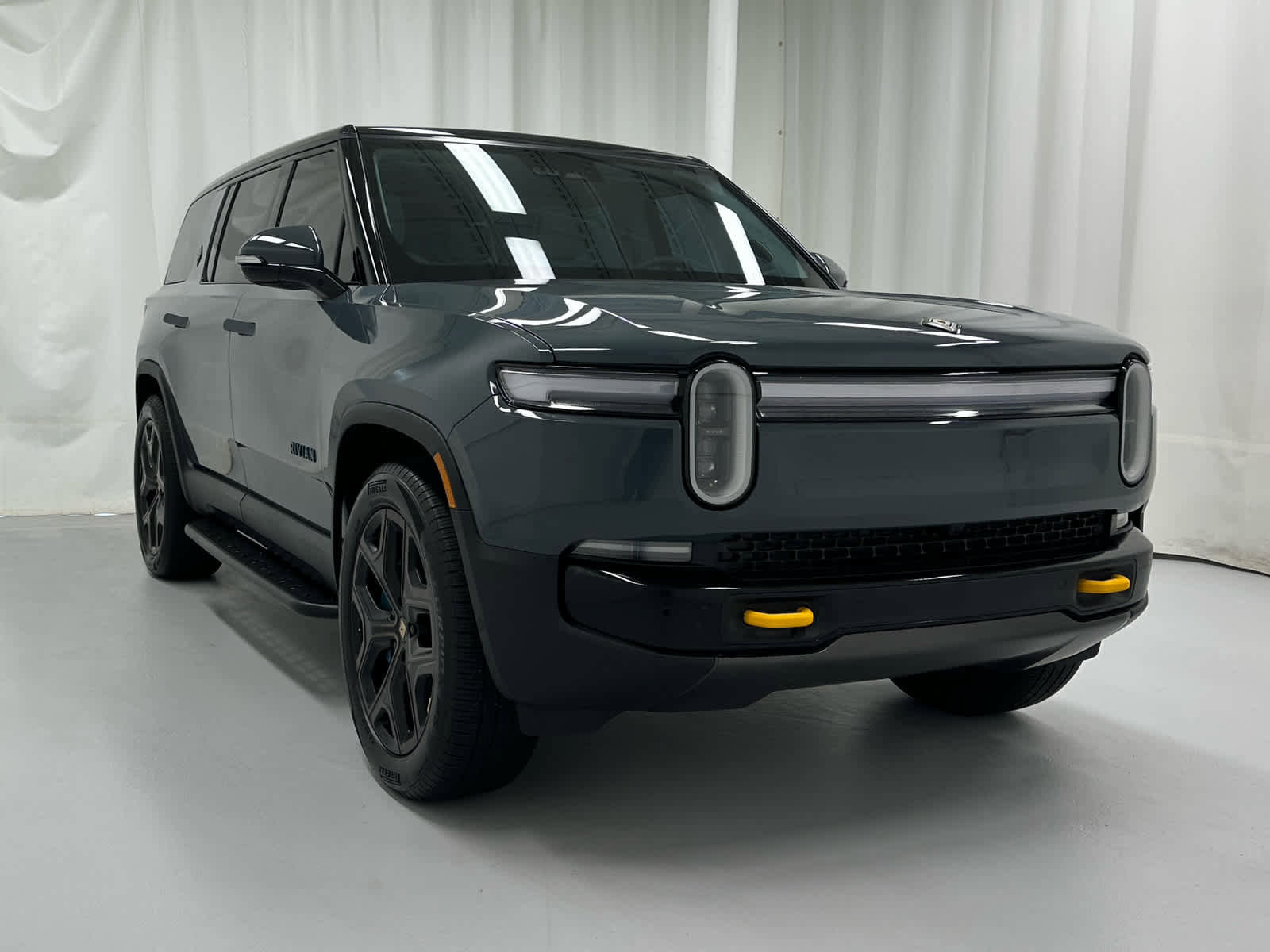 Used 2026 Rivian R1S Premium