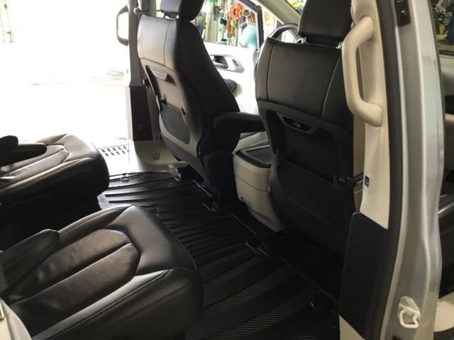 Used 2021 Chrysler Pacifica Touring-L FWD image 44