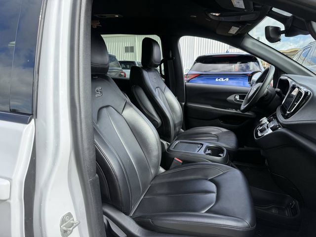 Used 2024 Chrysler Pacifica Limited FWD image 28