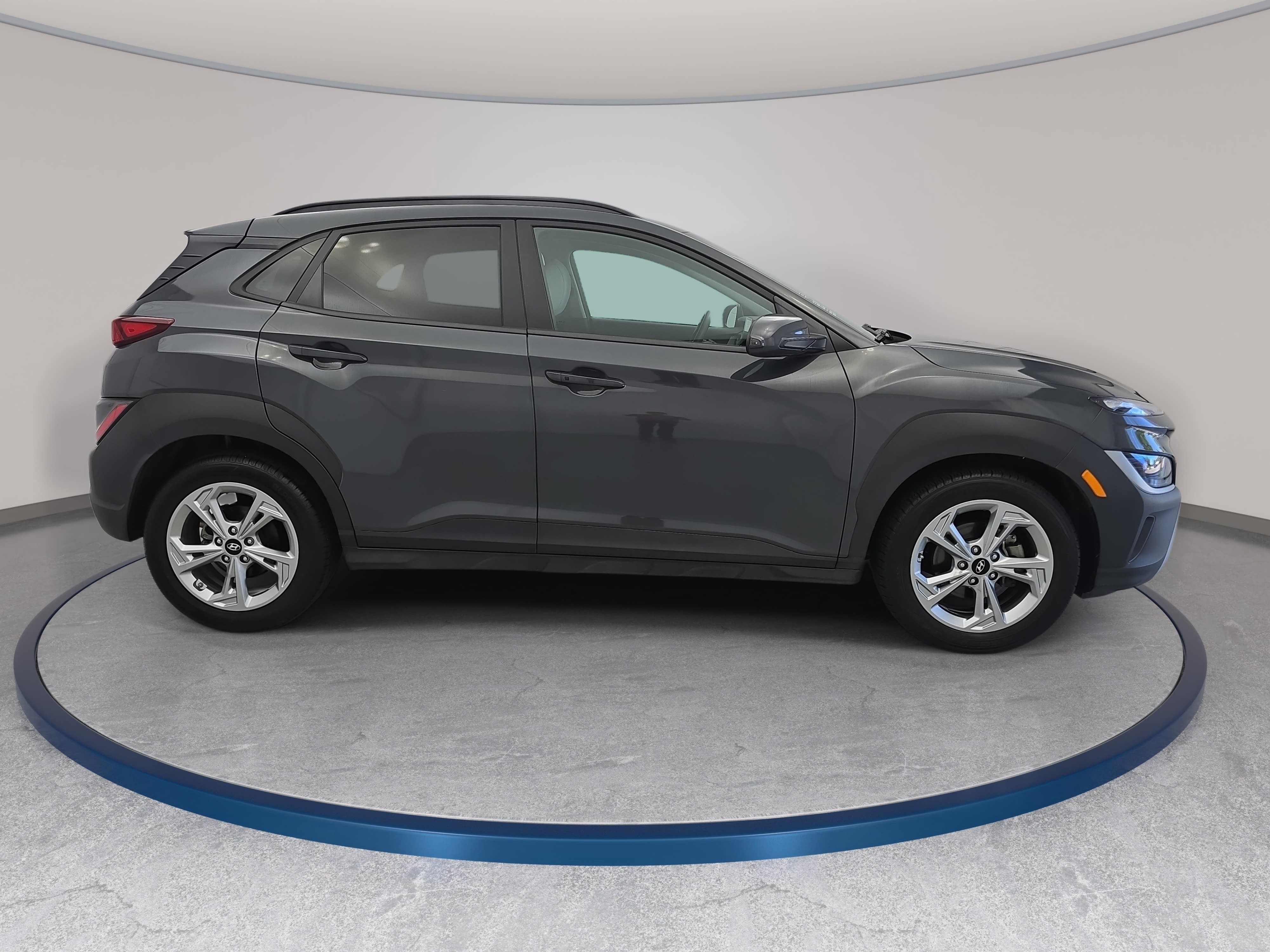Used 2023 Hyundai Kona SEL FWD image 4