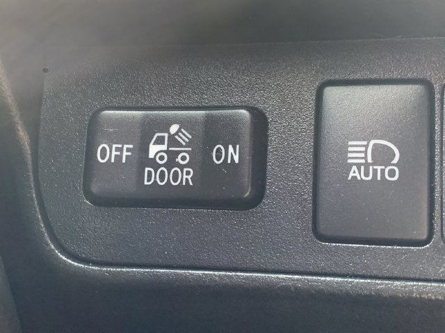 Certified 2022 Toyota Tacoma SR5 AWD/4WD image 10