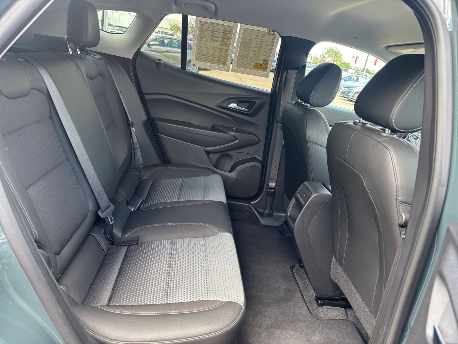 Used 2025 Chevrolet Trax LT w/ LT Convenience Package FWD image 20