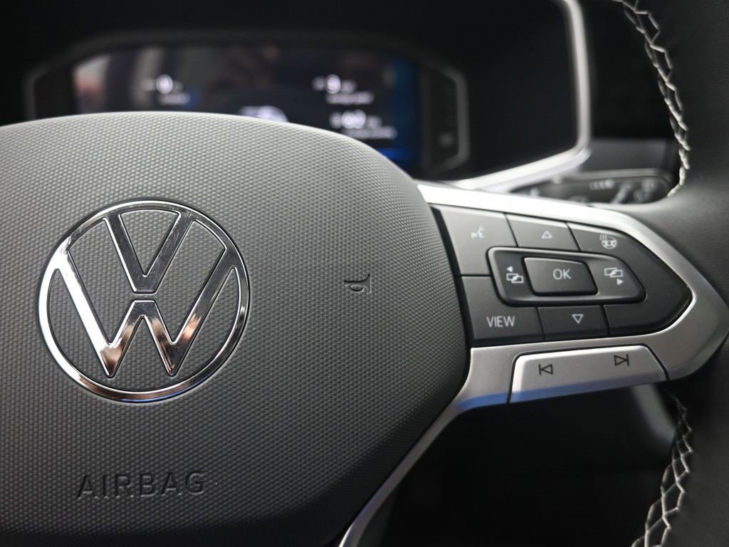 Used 2025 Volkswagen Taos SEL image 11