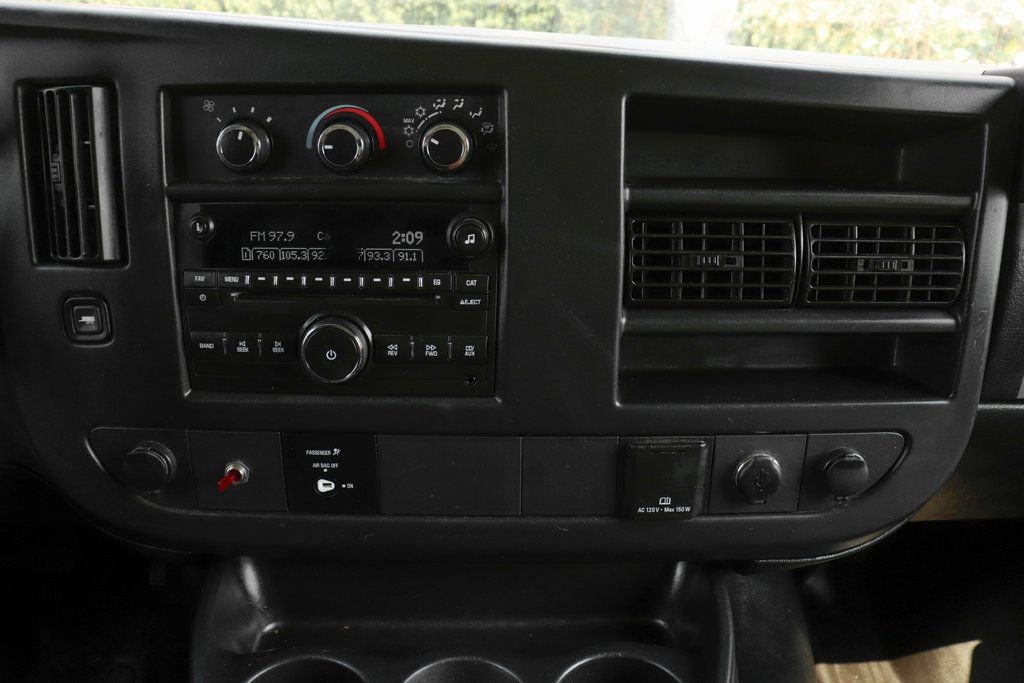Used 2015 Chevrolet Express 4500 RWD image 30