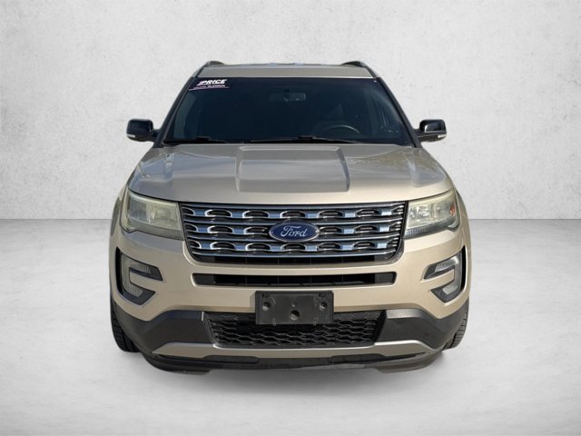 Used 2017 Ford Explorer XLT w/ Equipment Group 201A FWD image 2