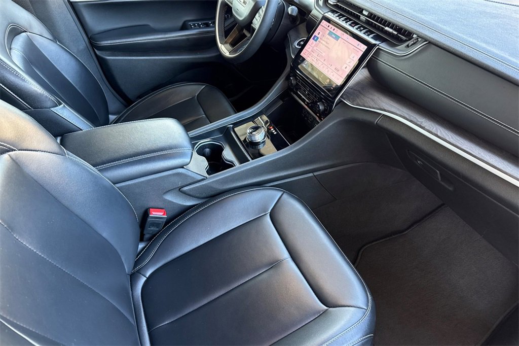 Used 2024 Jeep Grand Cherokee Limited image 23