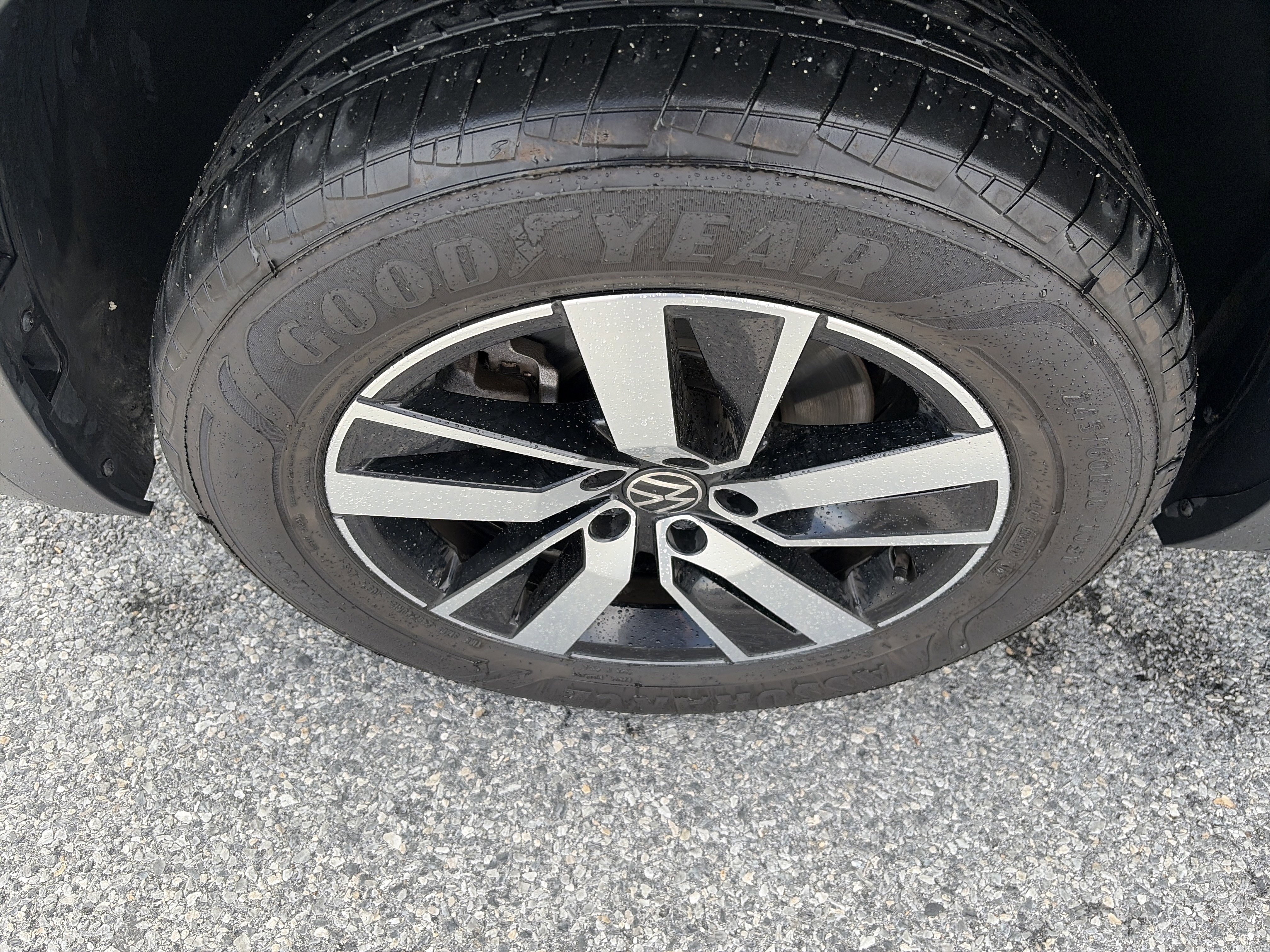 Used 2023 Volkswagen Atlas SE image 22