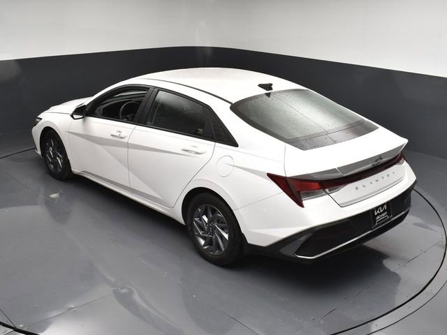 Used 2024 Hyundai Elantra SEL FWD image 43