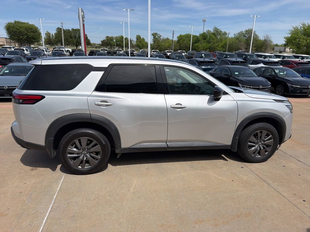 Used 2024 Nissan Pathfinder S FWD image 6