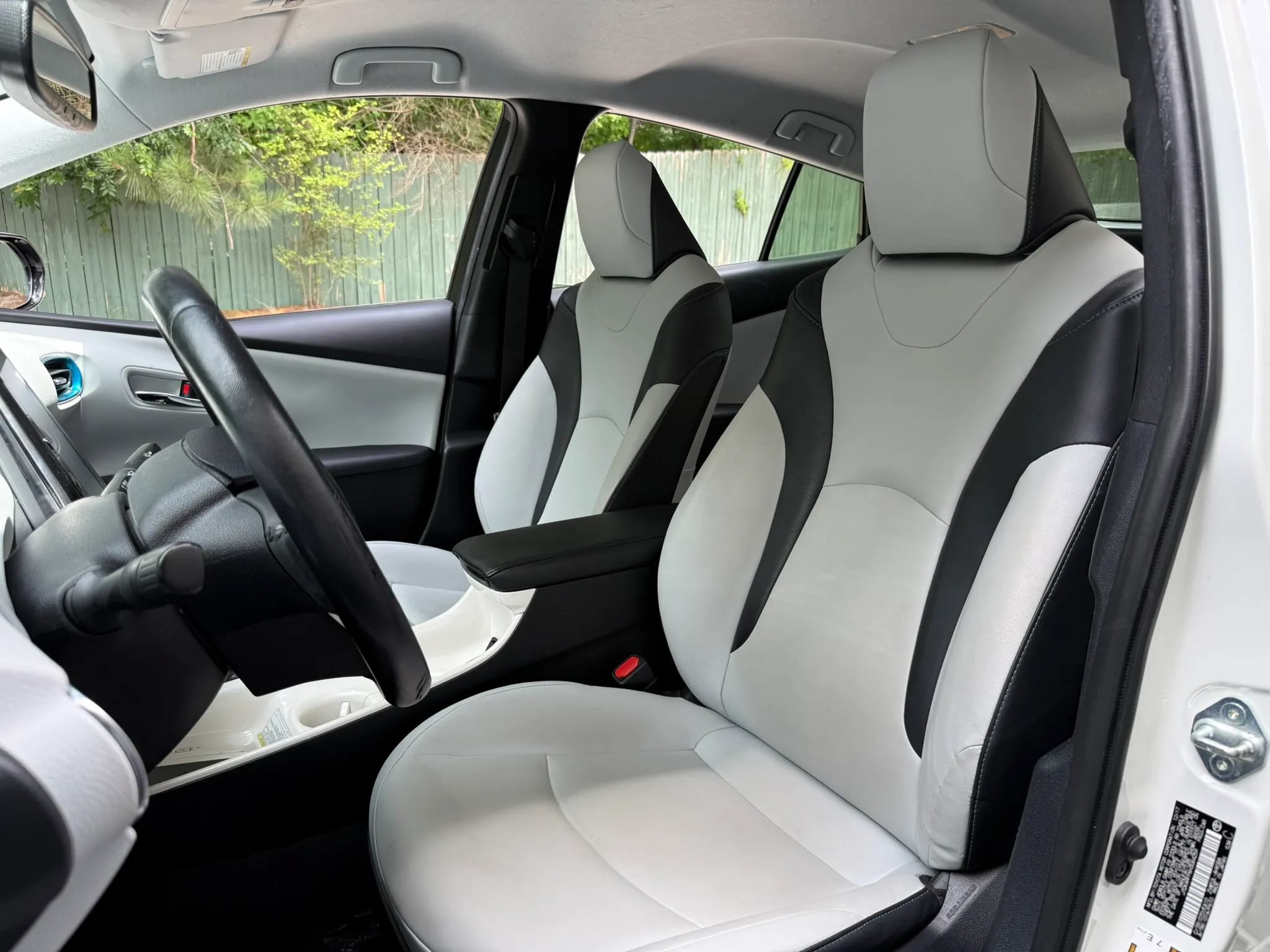 Used 2017 Toyota Prius Prime Advanced FWD image 26