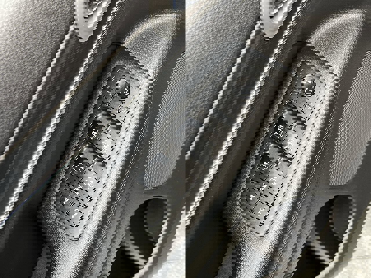 Used 2019 Jeep Grand Cherokee Limited w/ Trailer Tow Group IV image 8