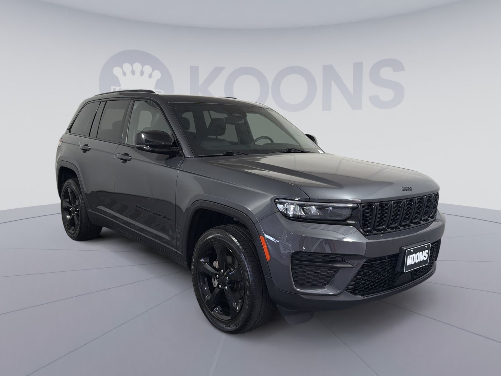 Used 2023 Jeep Grand Cherokee Altitude AWD/4WD image 10