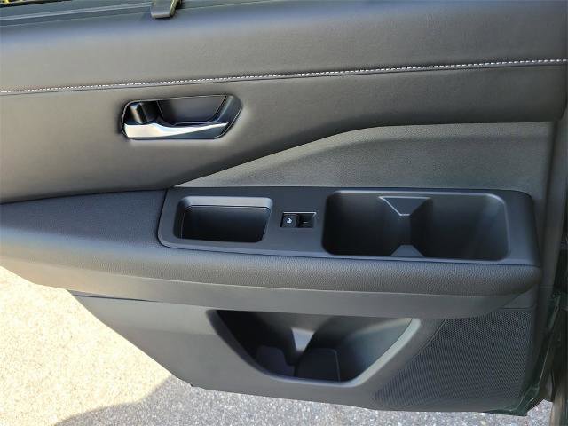 Used 2024 Nissan Pathfinder SL image 18