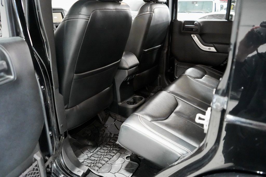 Used 2017 Jeep Wrangler Unlimited Rubicon image 25