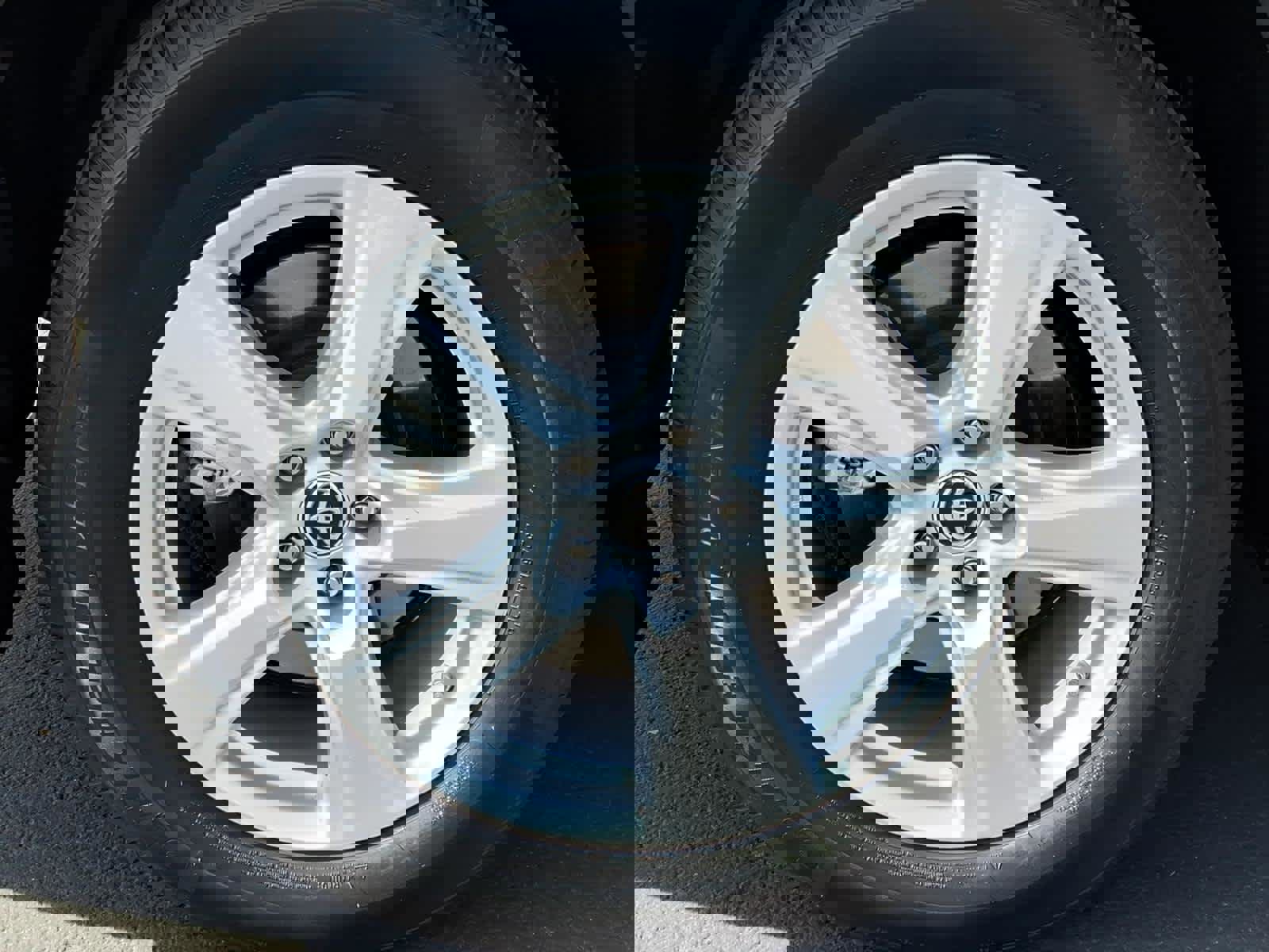 Used 2023 Toyota Highlander L image 11