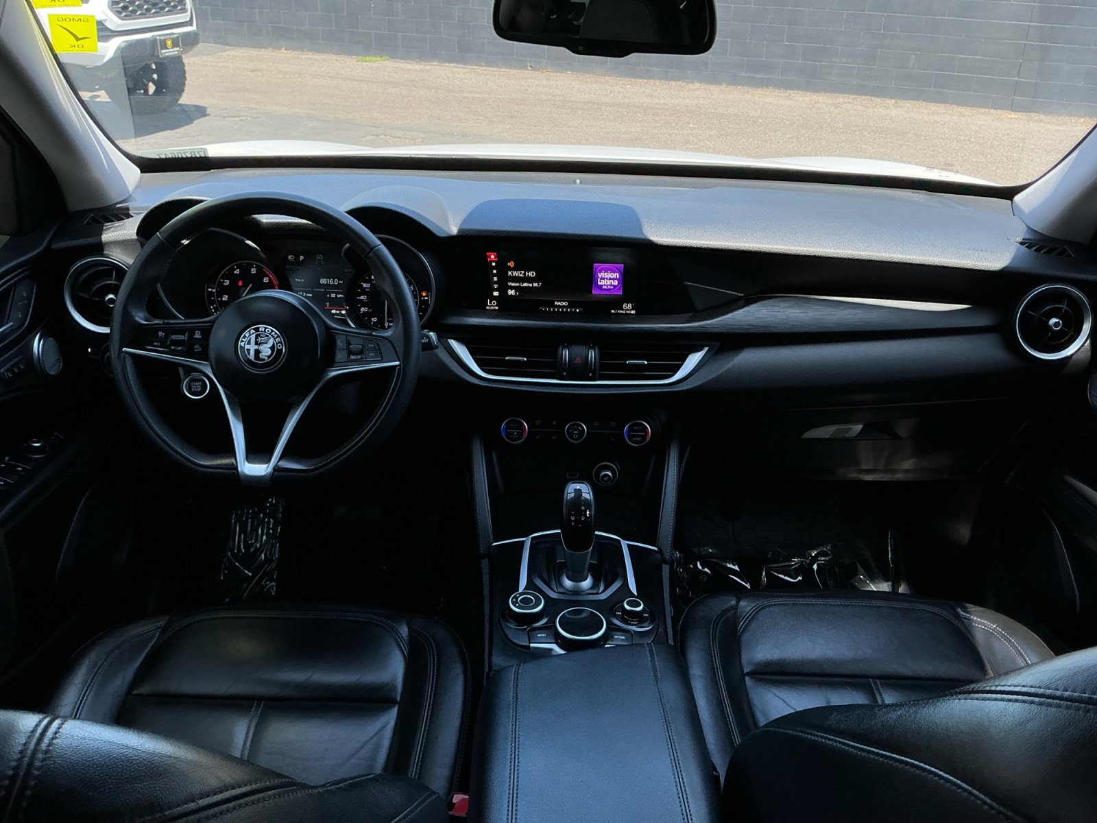 Used 2018 Alfa Romeo Stelvio AWD image 17