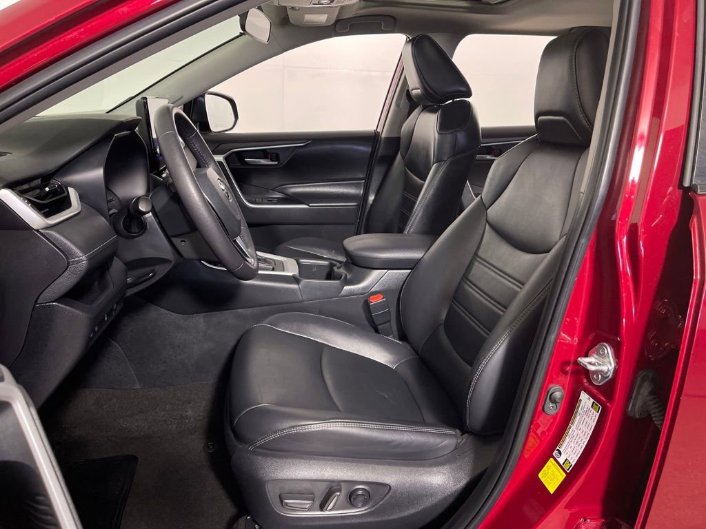 Used 2023 Toyota RAV4 XLE Premium image 12