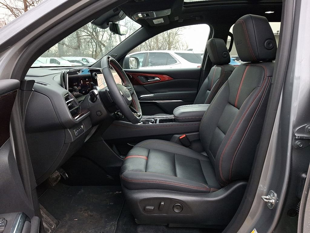 Used 2024 Chevrolet Traverse RS image 14