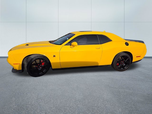 Used 2017 Dodge Challenger R/T Scat Pack w/ Leather Interior Group RWD image 4