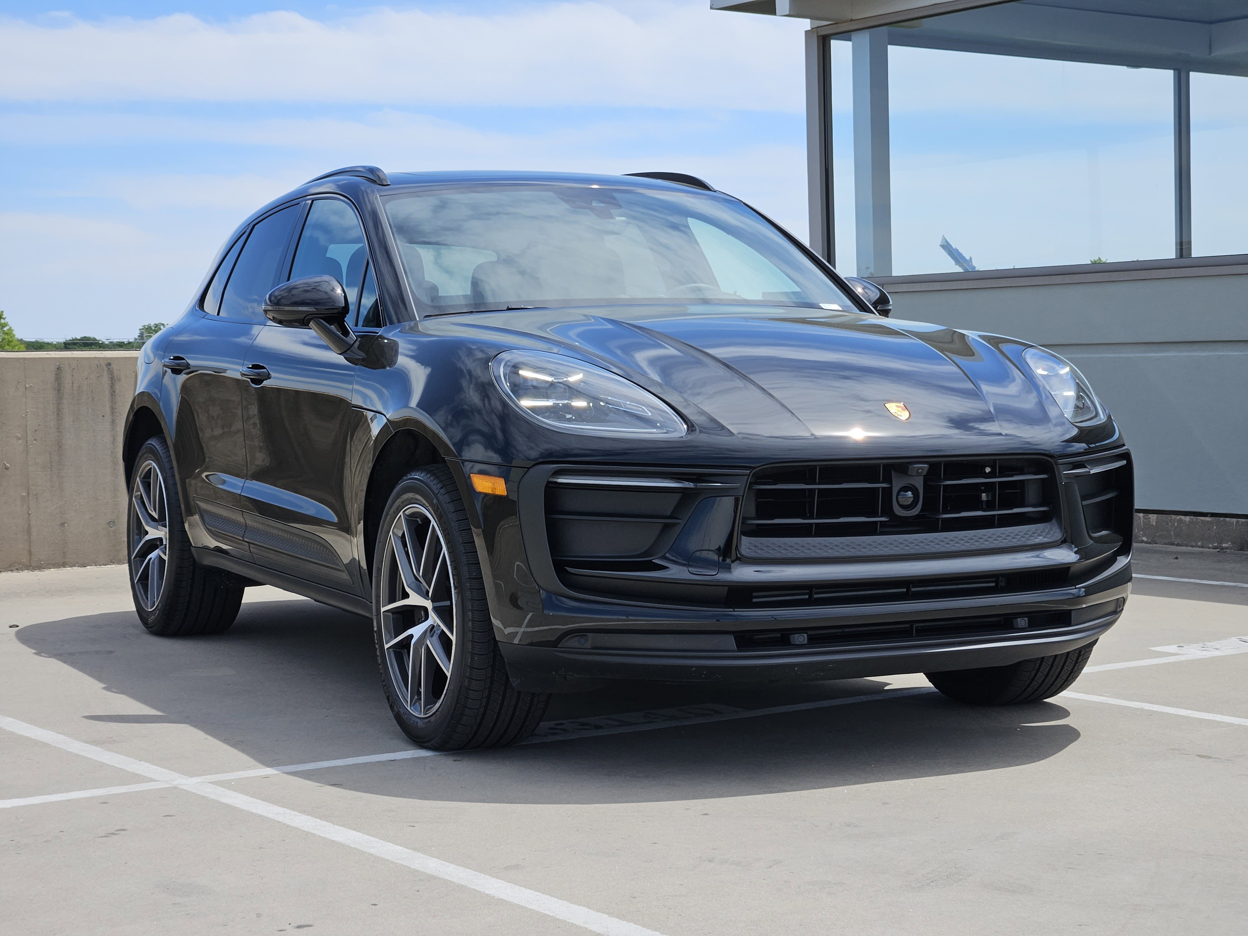 Certified 2026 Porsche Macan image 10