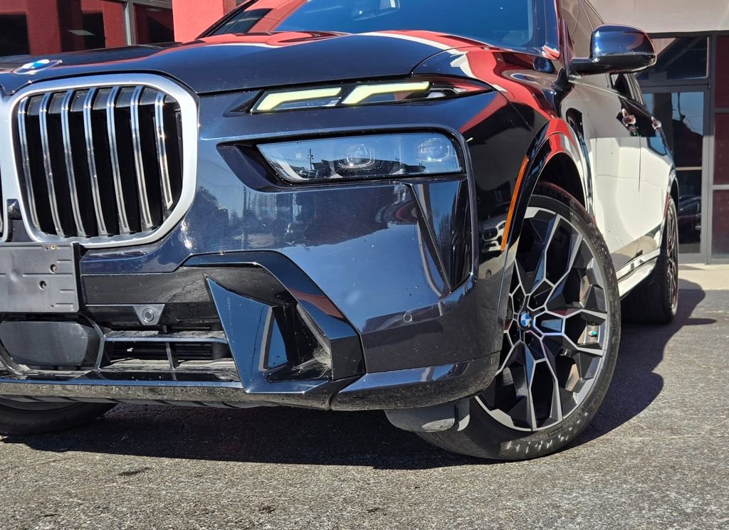 Used 2023 BMW X7 xDrive40i w/ M Sport Package AWD/4WD image 3