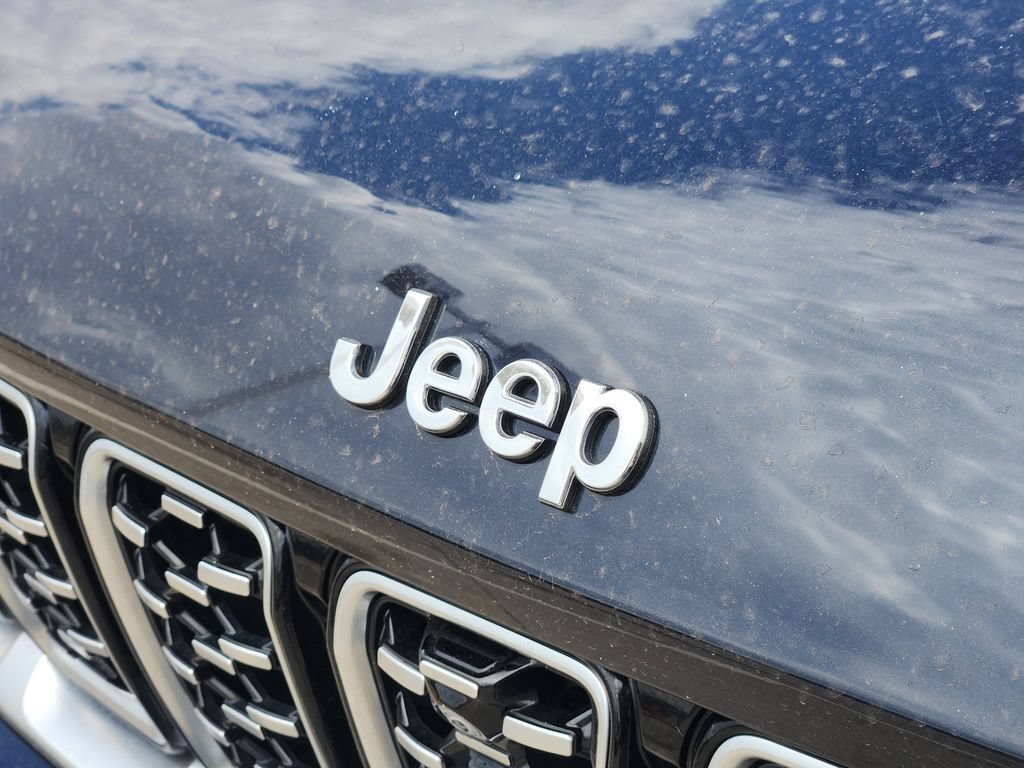 Used 2023 Jeep Grand Cherokee Summit AWD/4WD image 13