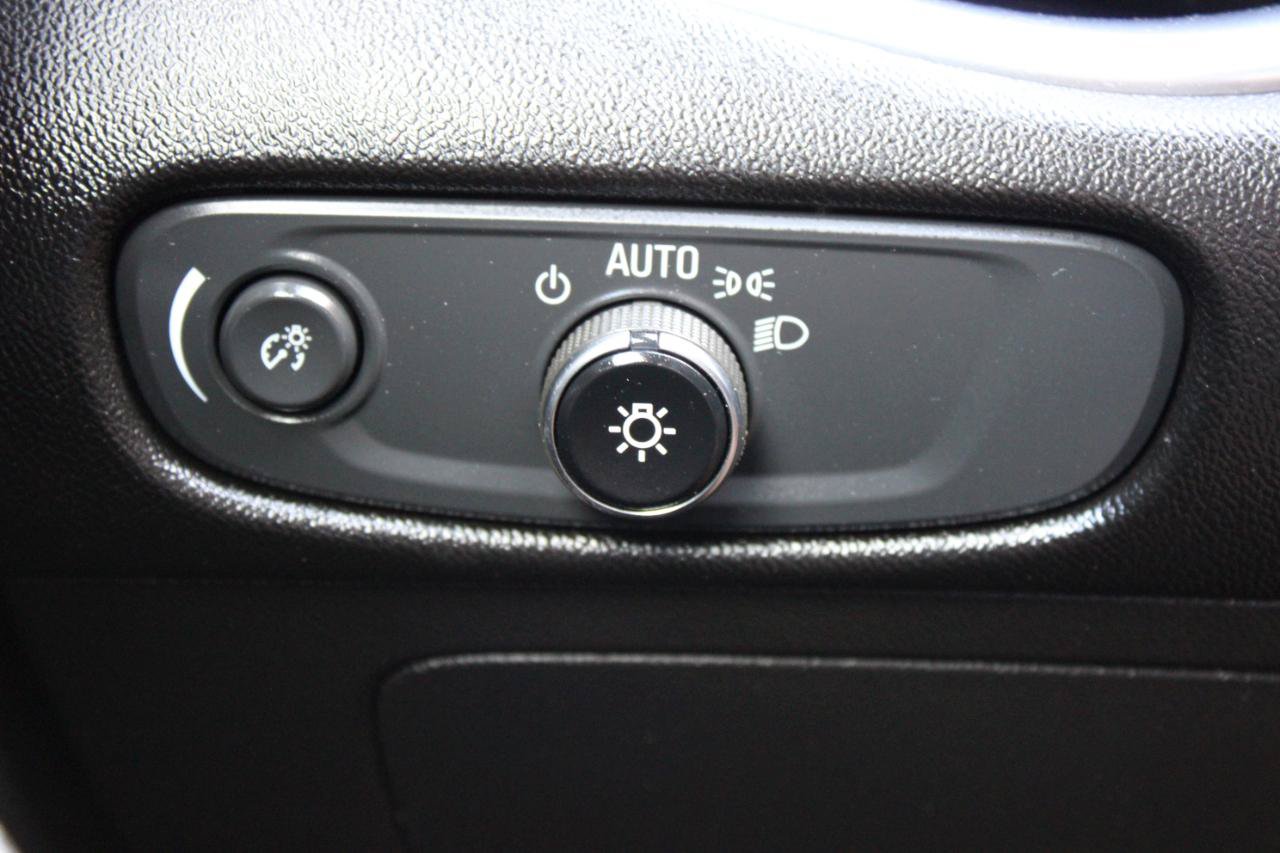Used 2020 Chevrolet Malibu LT FWD image 28