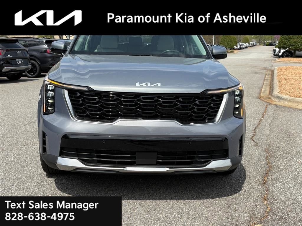 Certified 2025 Kia Sorento S image 2
