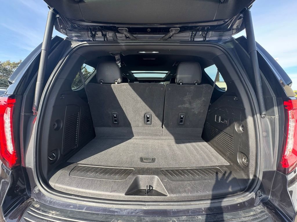 Used 2023 GMC Yukon SLT w/ SLT Luxury Package image 38