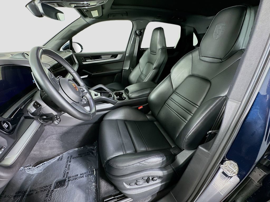 Certified 2024 Porsche Cayenne AWD/4WD image 5