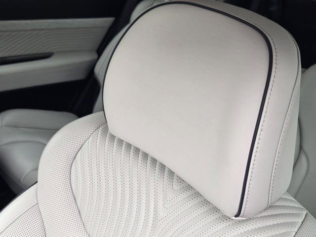 Used 2025 Hyundai Palisade Calligraphy image 14