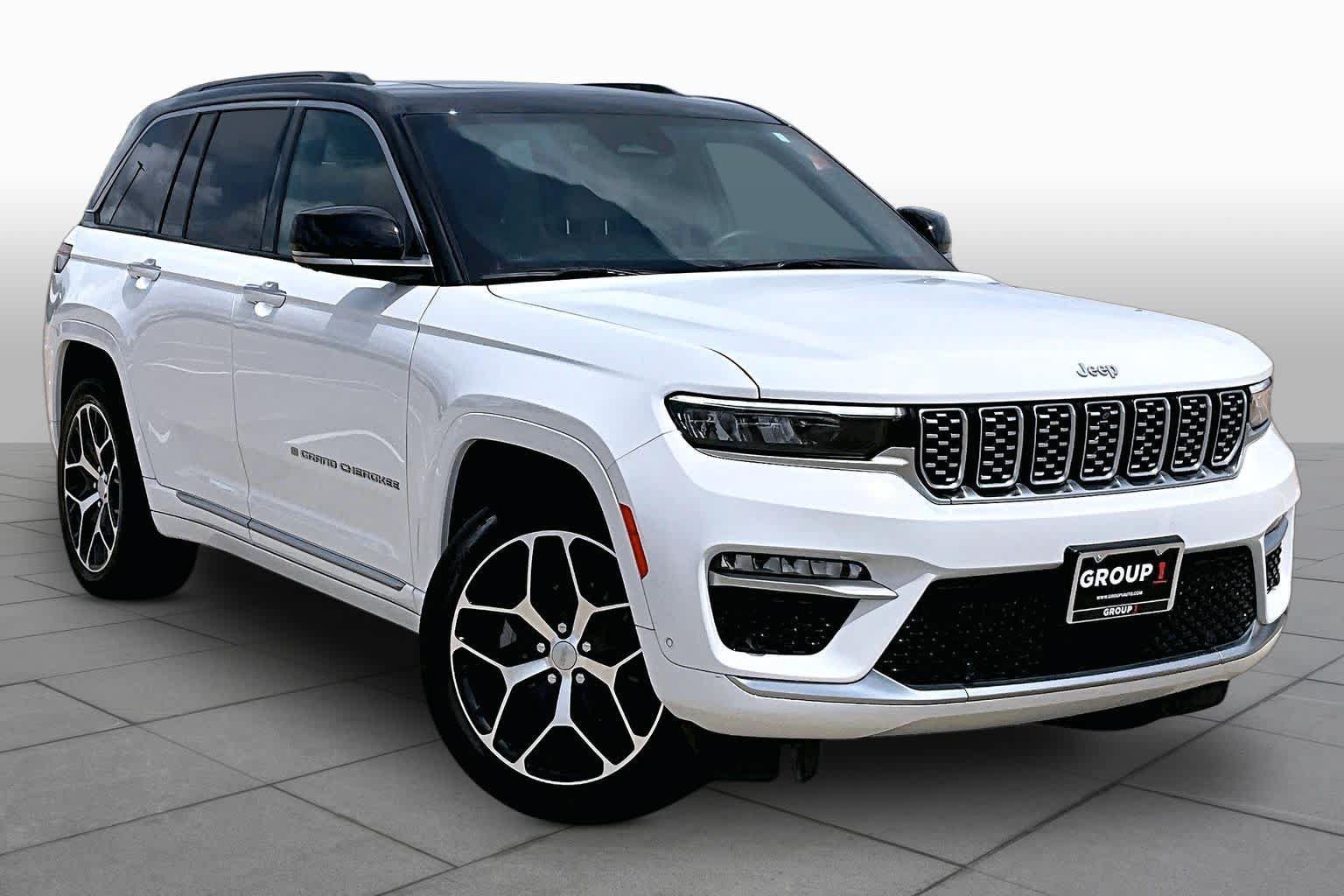 Used 2025 Jeep Grand Cherokee Summit AWD/4WD image 3