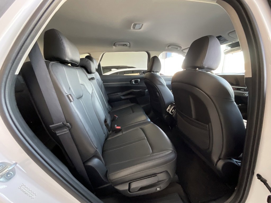 Used 2024 Kia Sorento S image 22