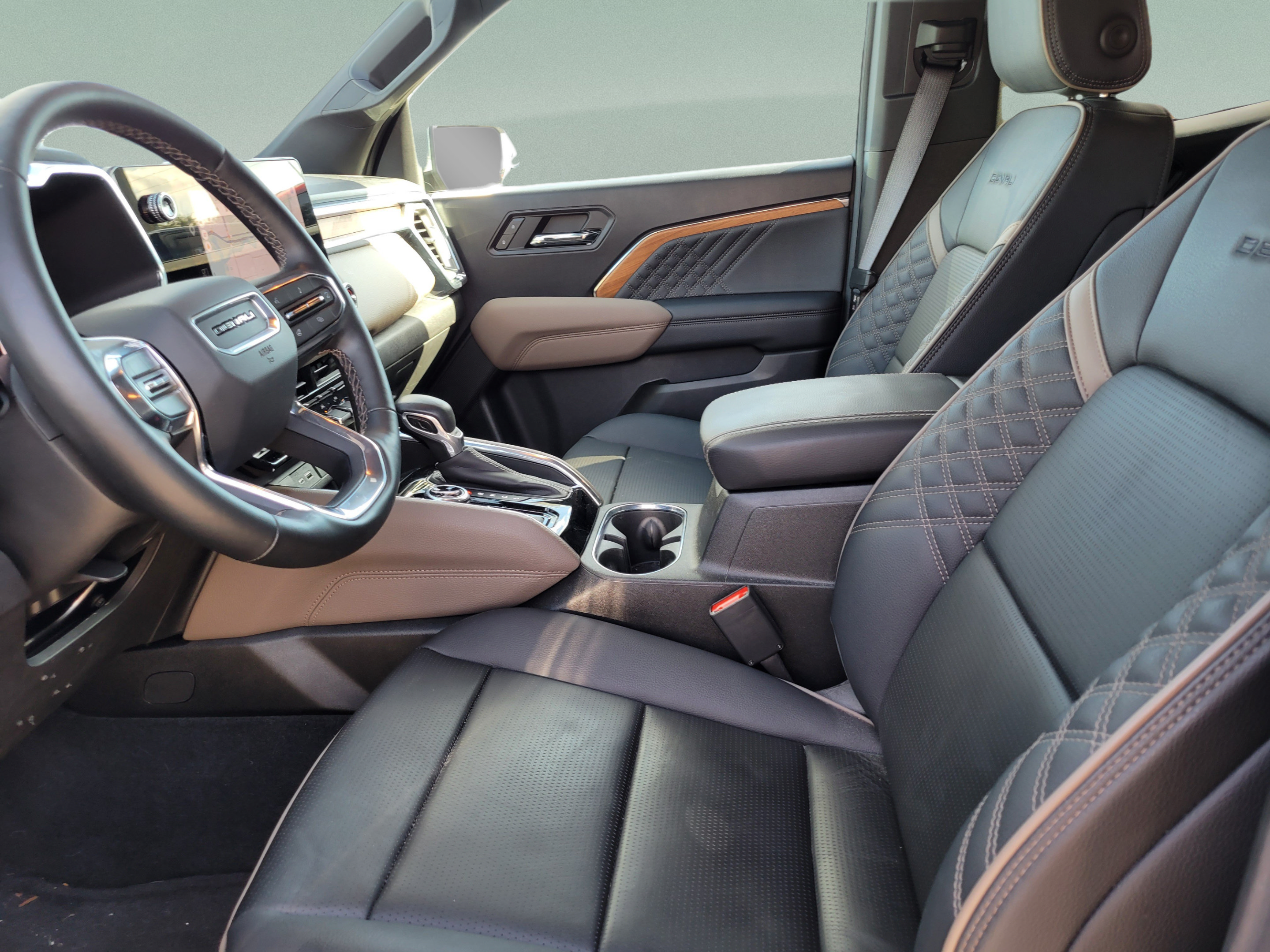Used 2024 GMC Canyon Denali AWD/4WD image 15