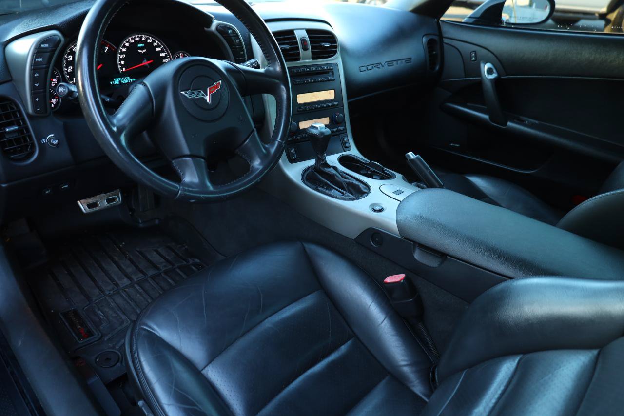 Used 2005 Chevrolet Corvette Coupe w/ Preferred Equipment Group RWD image 7
