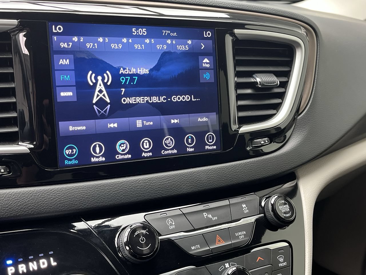 Used 2019 Chrysler Pacifica Touring-L FWD image 19