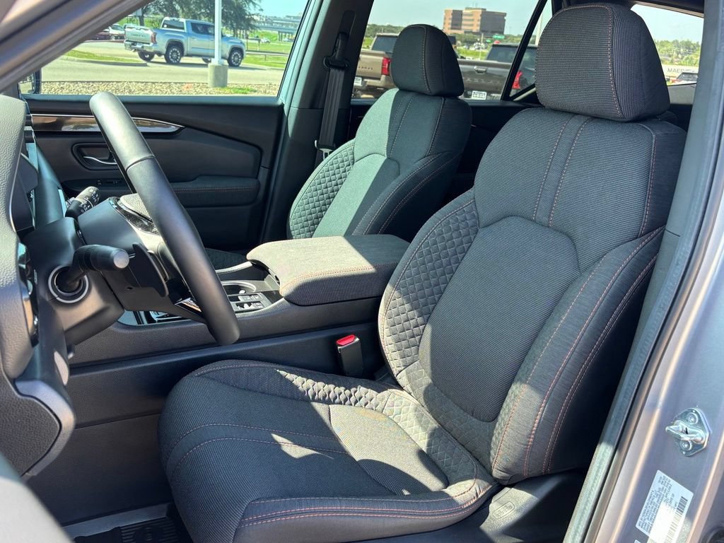 Used 2025 Honda Pilot Sport image 12