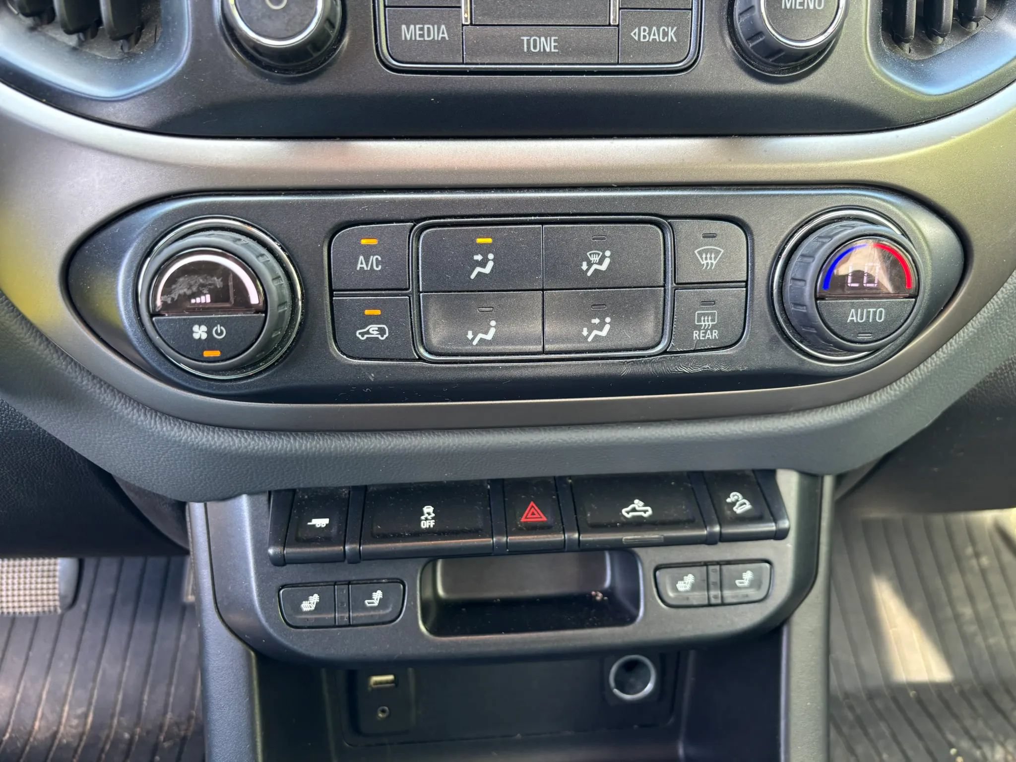 Used 2018 Chevrolet Colorado Z71 AWD/4WD image 23