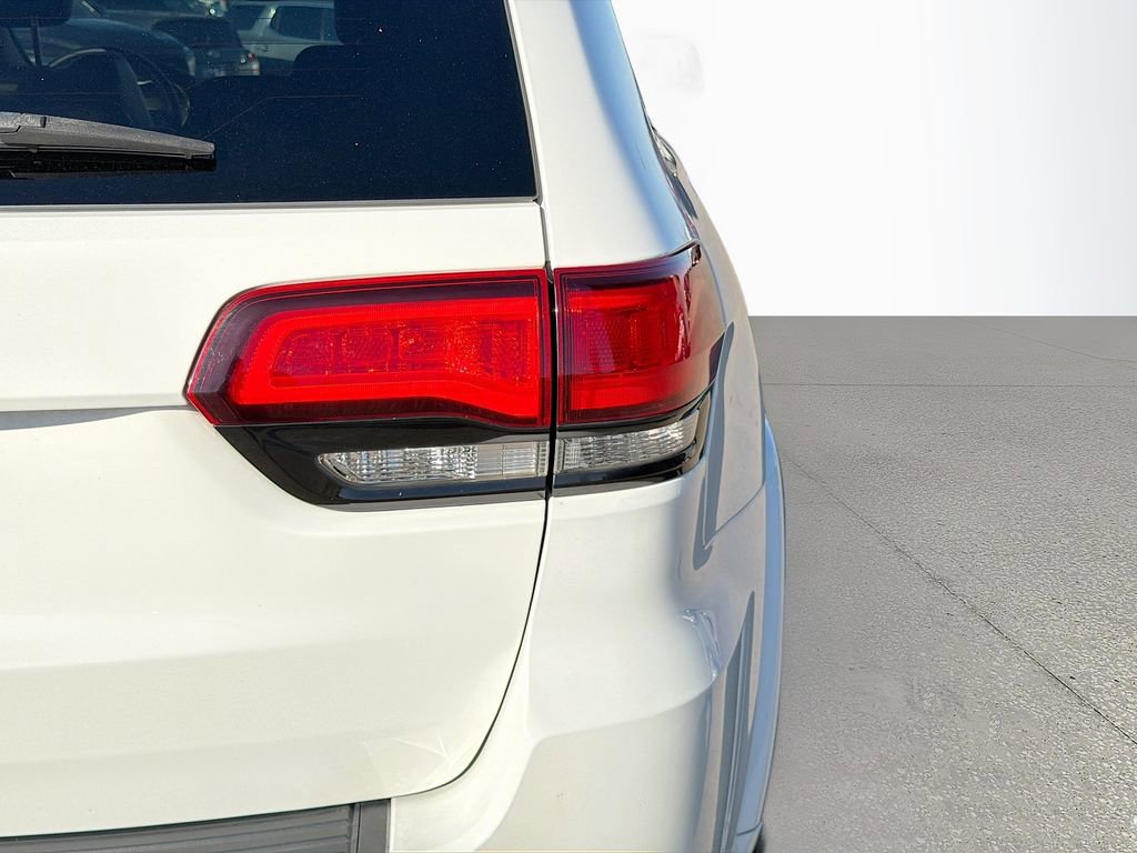 Used 2019 Jeep Grand Cherokee Altitude image 12