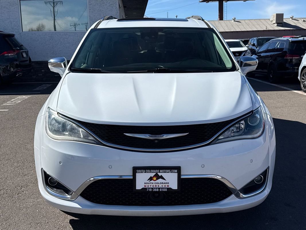 Used 2017 Chrysler Pacifica Limited image 2