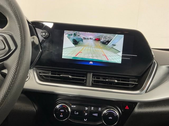 Used 2025 Chevrolet Trax LT FWD image 25