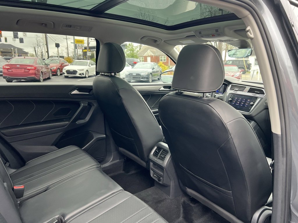 Used 2022 Volkswagen Tiguan SE w/ Panoramic Sunroof Package image 31