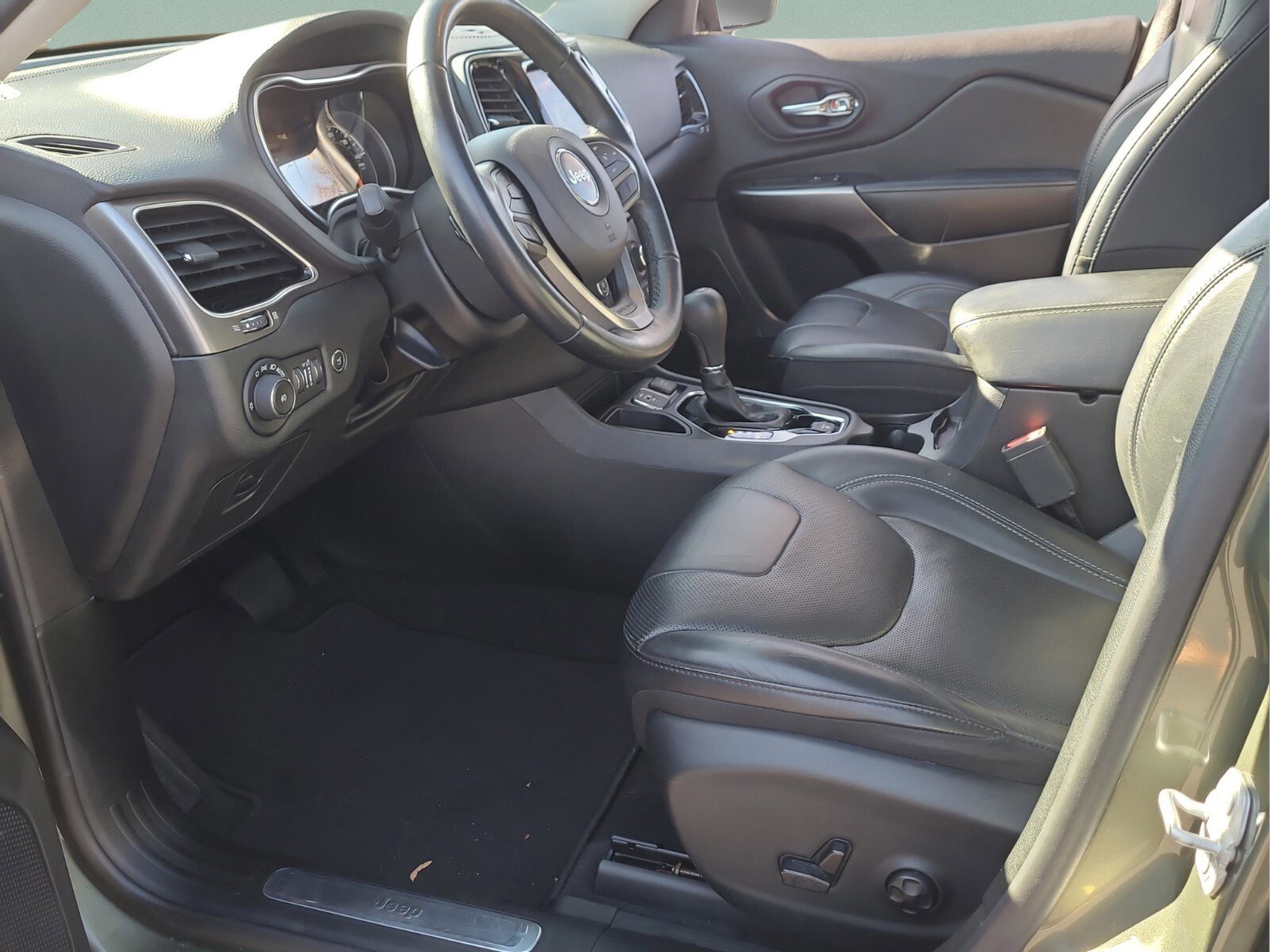 Used 2019 Jeep Cherokee Limited w/ Luxury Group image 14