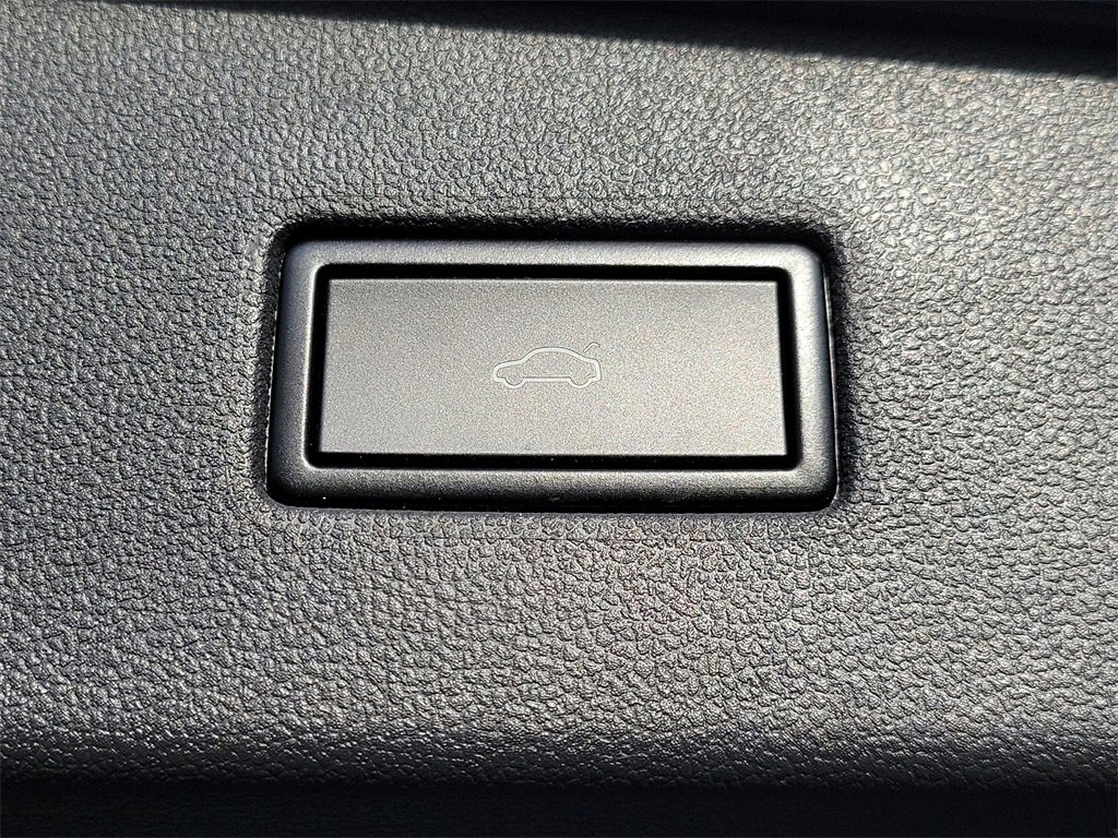 Used 2020 Volkswagen Tiguan SEL Premium R-Line w/ 3rd Row Seat Package image 14