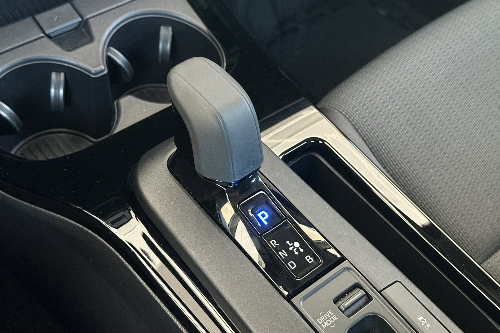 Certified 2023 Toyota Prius LE FWD image 19