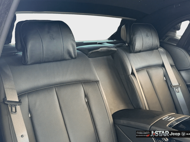 Used 2022 Rolls-Royce Phantom Sedan RWD image 31