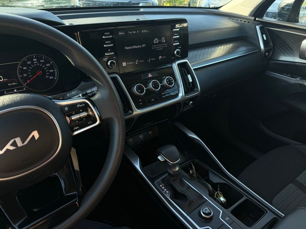 Certified 2023 Kia Sorento LX FWD image 34