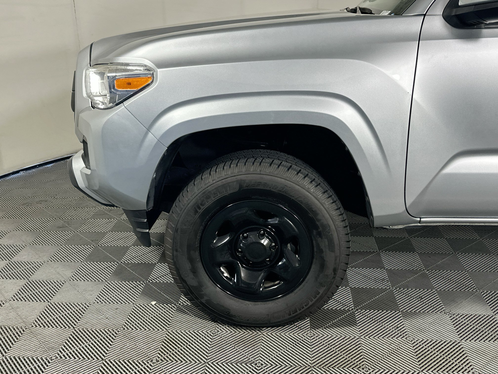 Used 2022 Toyota Tacoma SR w/ SR Convenience Package RWD image 11